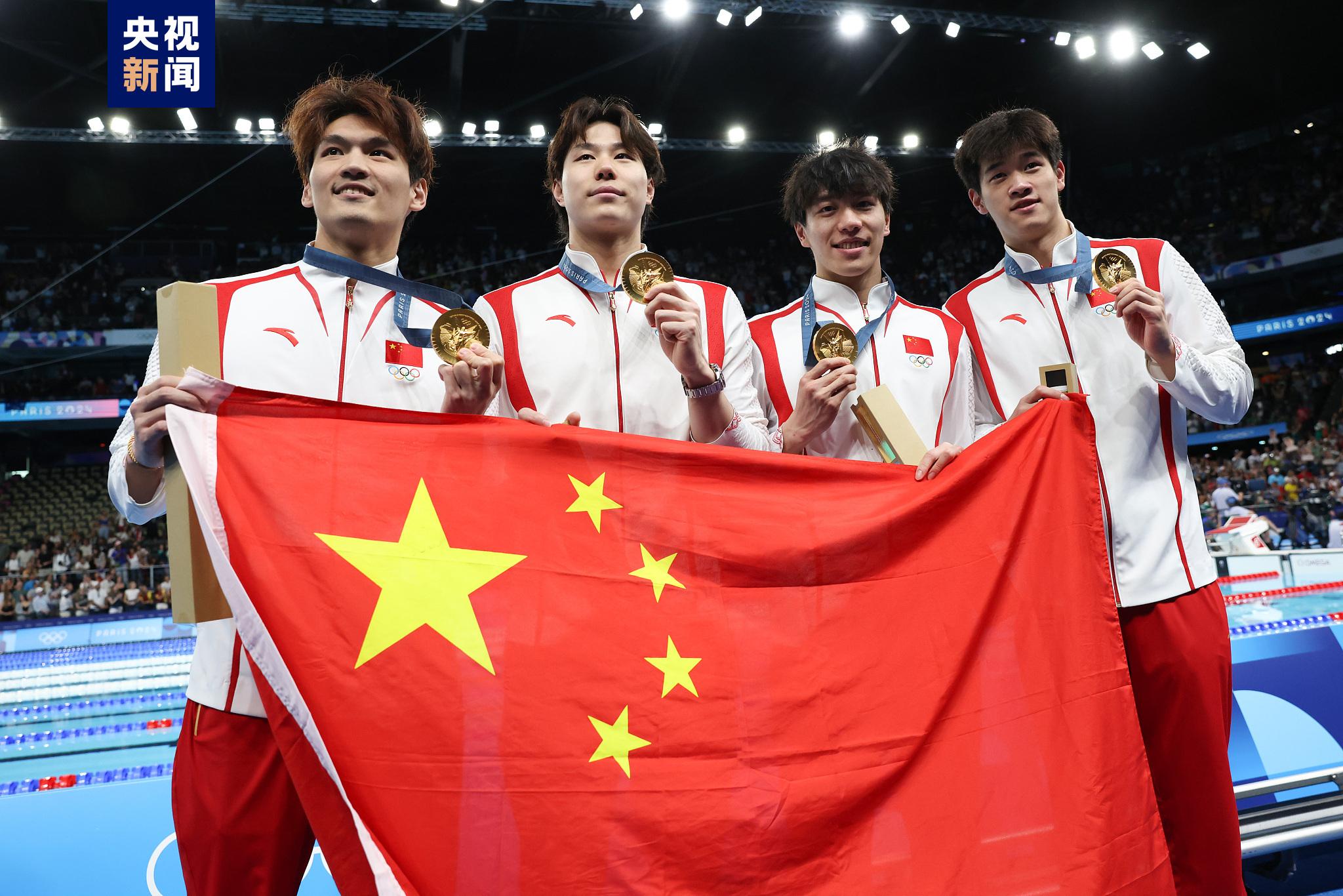 中国游泳选手冲刺终点获得胜利